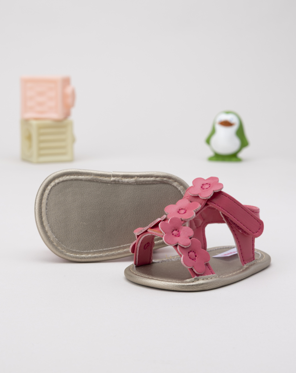 Sandalo fucsia neonata con fiori