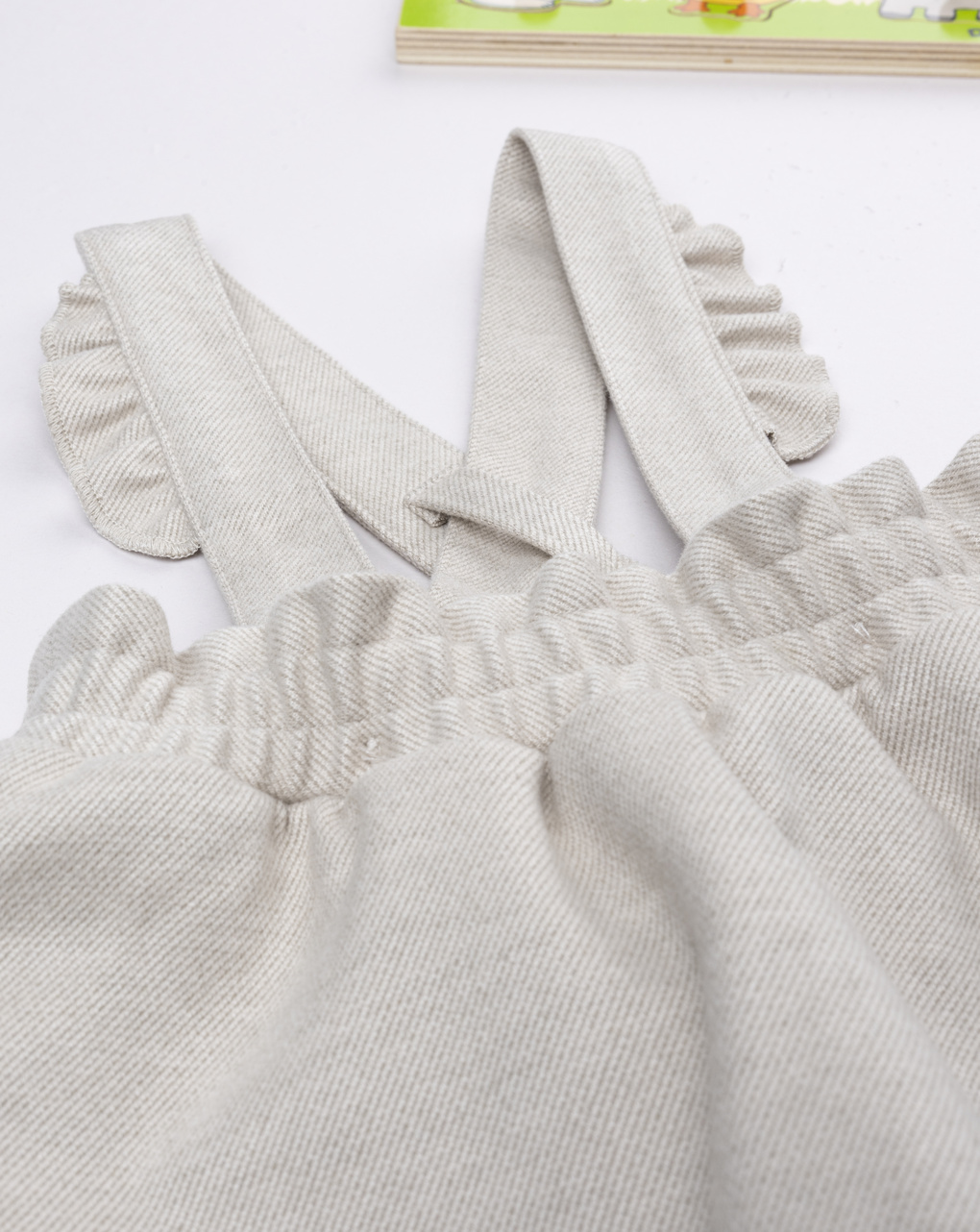 Salopette bimba beige con ricami