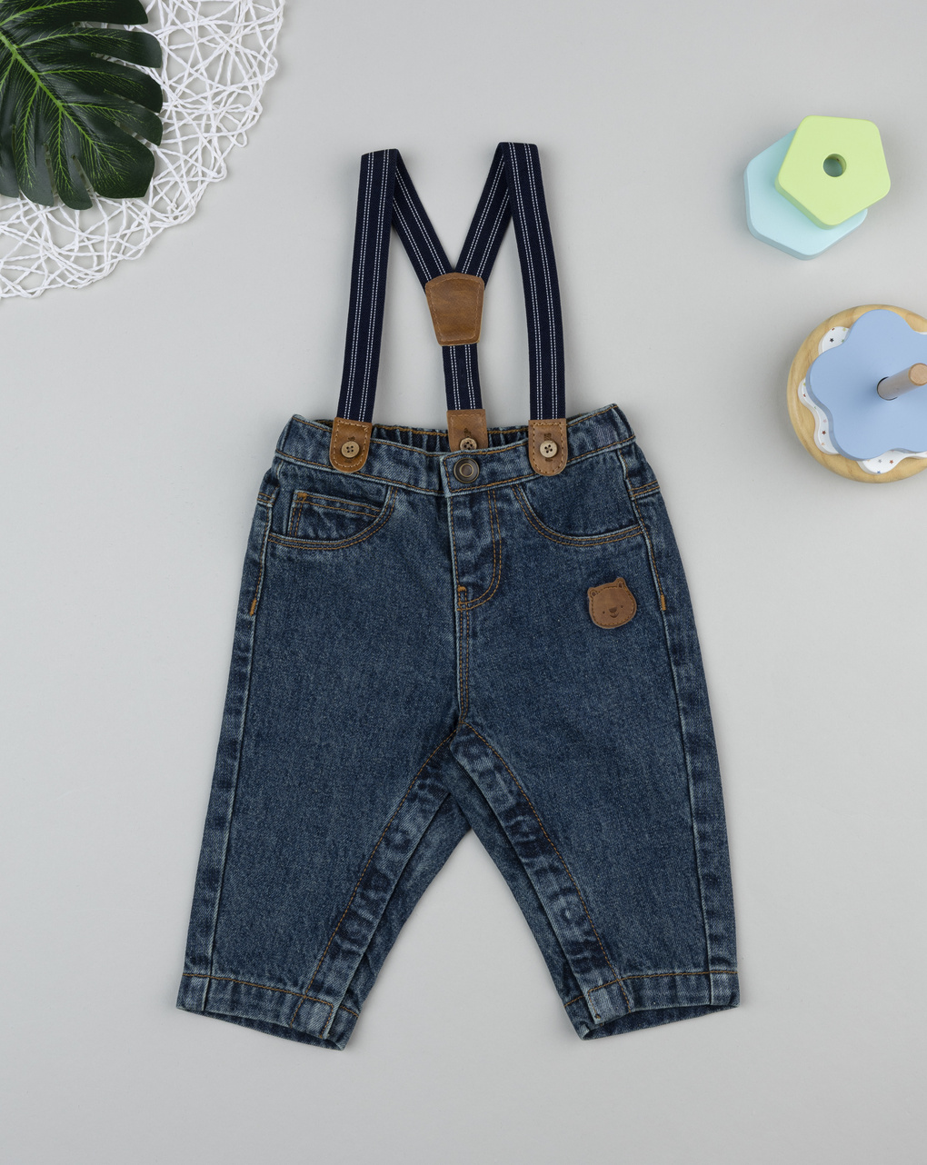 Pantaloni denim neonato con bretelle