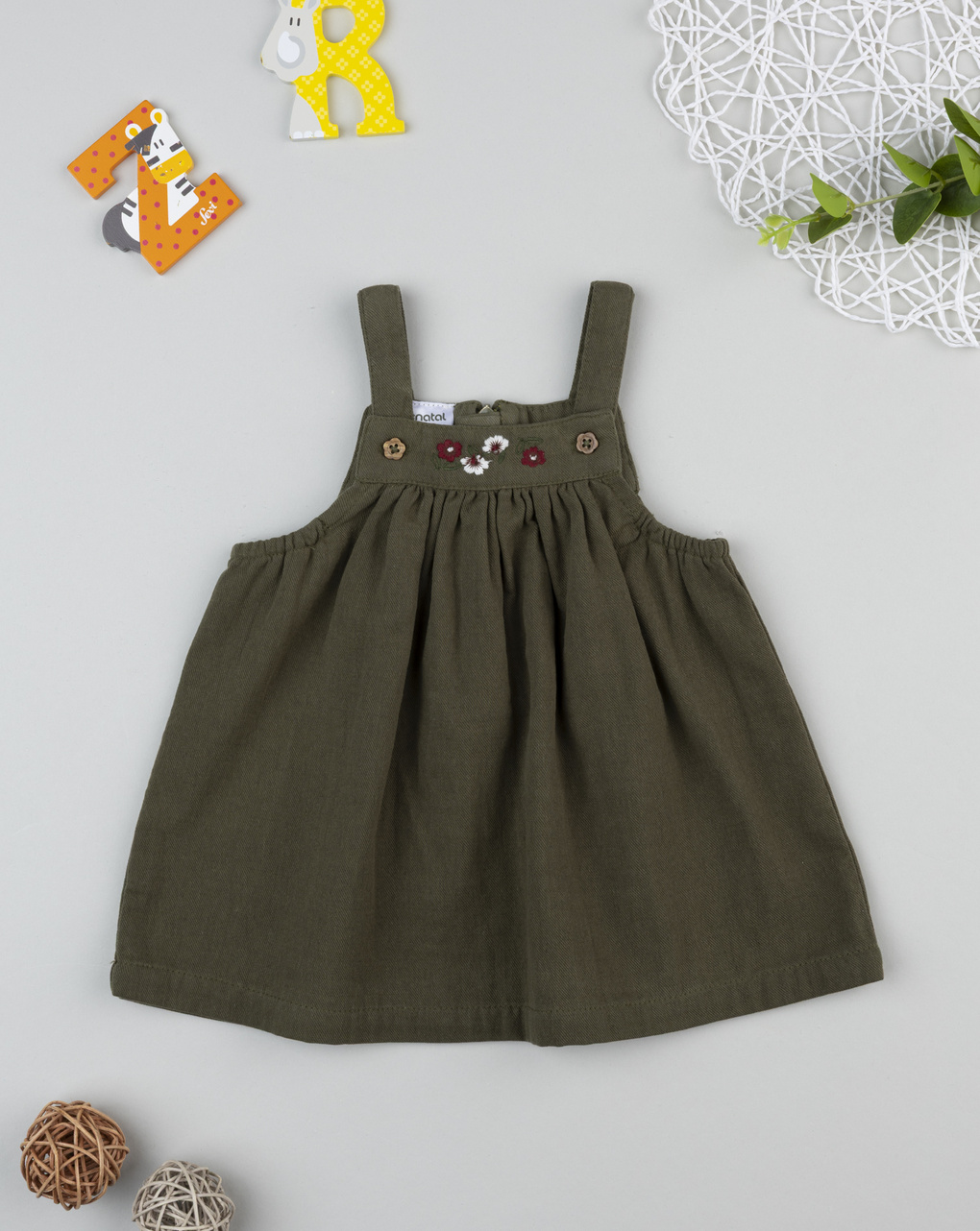 Scamiciato bimba verde con ricamo