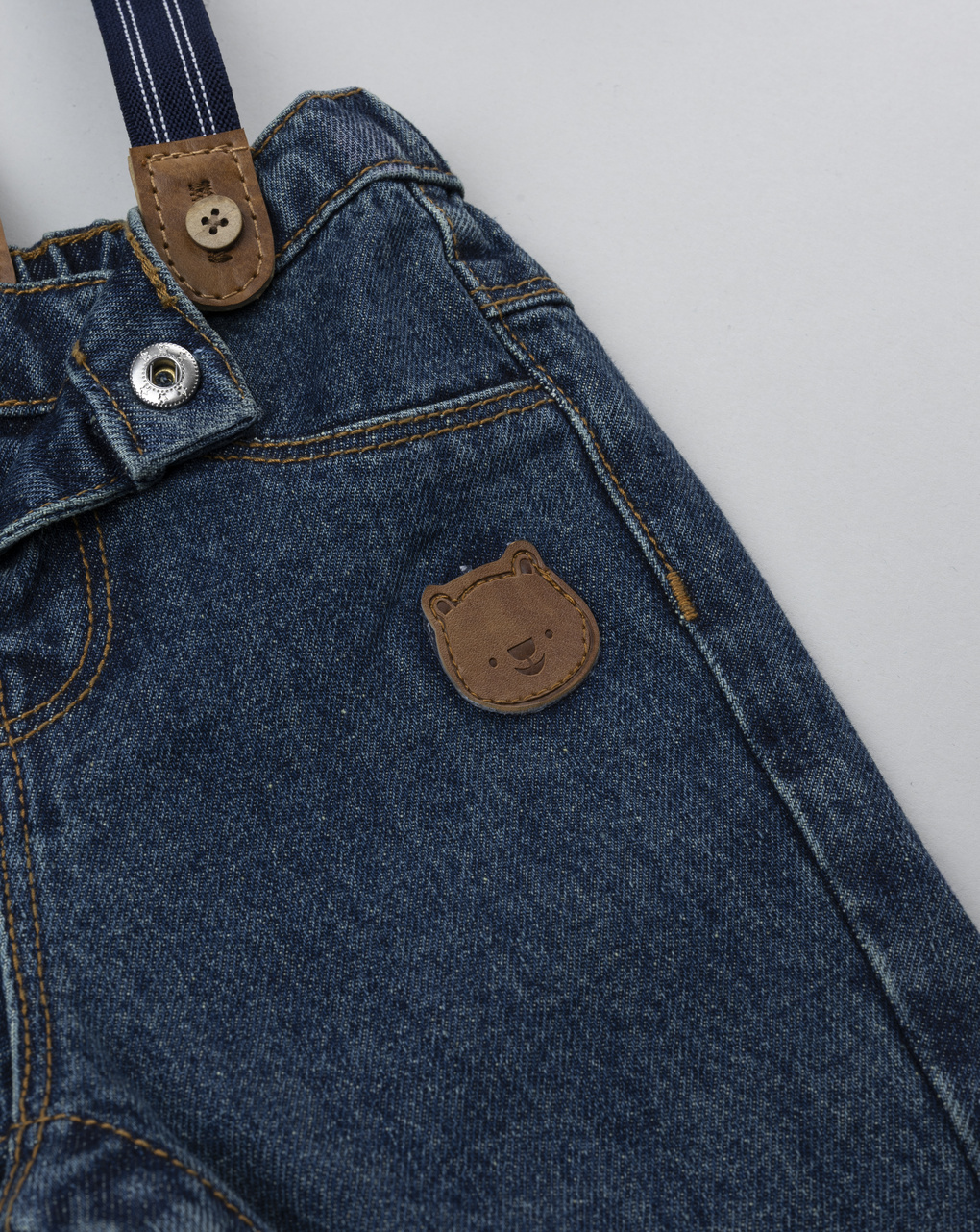 Pantaloni denim neonato con bretelle
