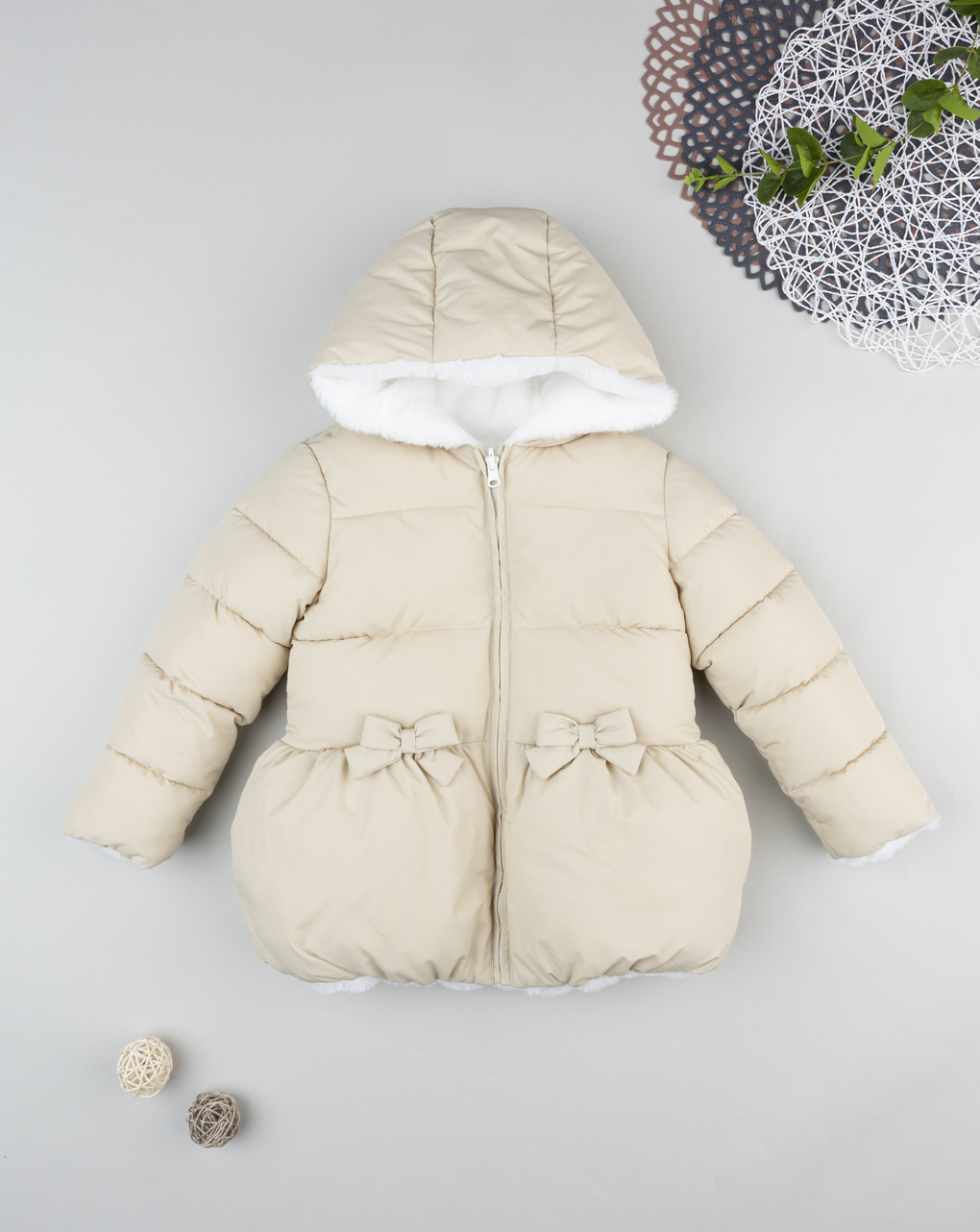 Giubbotto bimba beige con fiocchi