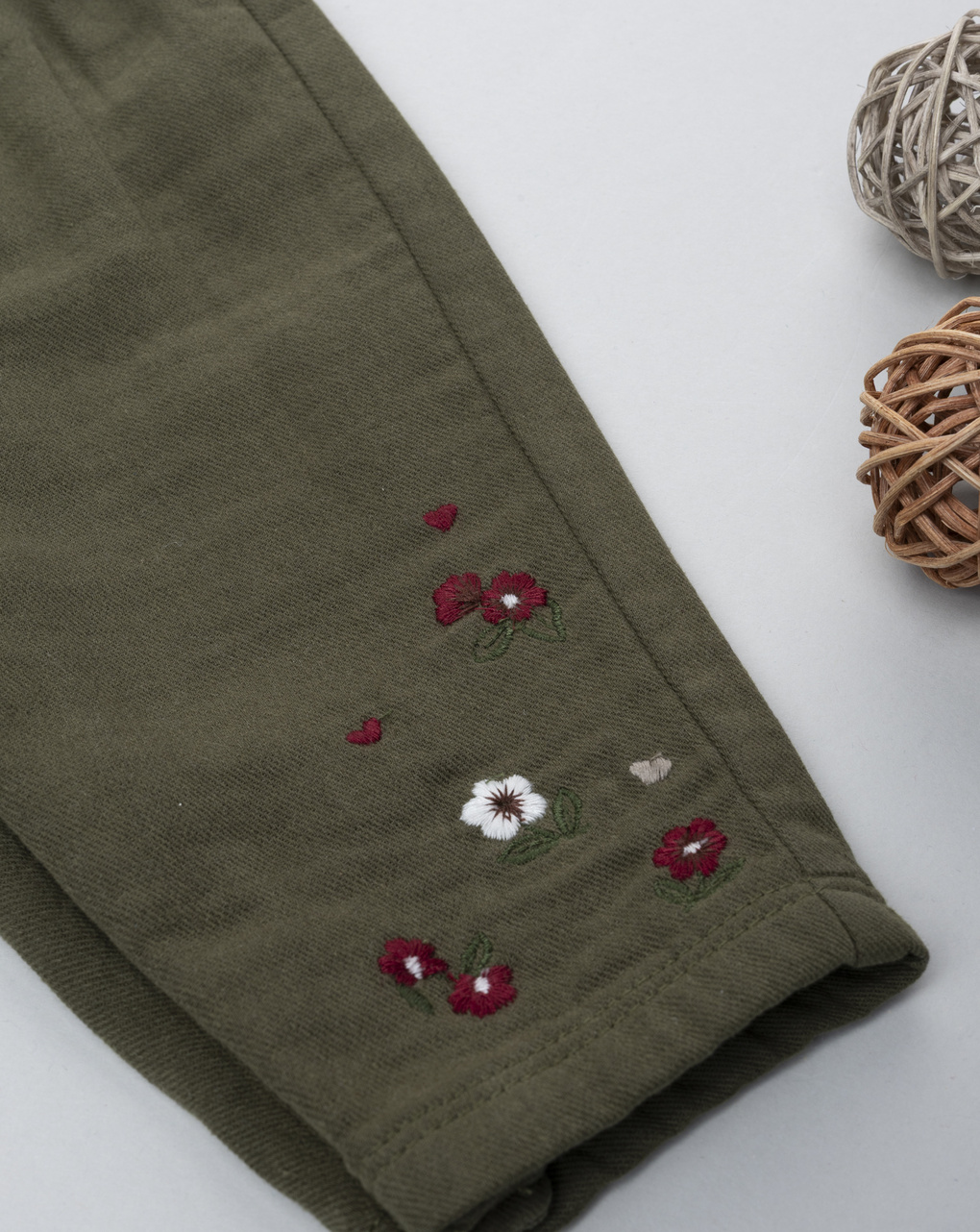Pantalone bimba verde ricamato