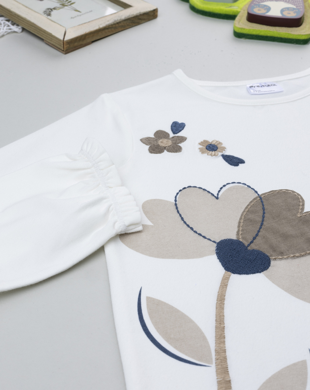 T-shirt bambina bianca con fiori