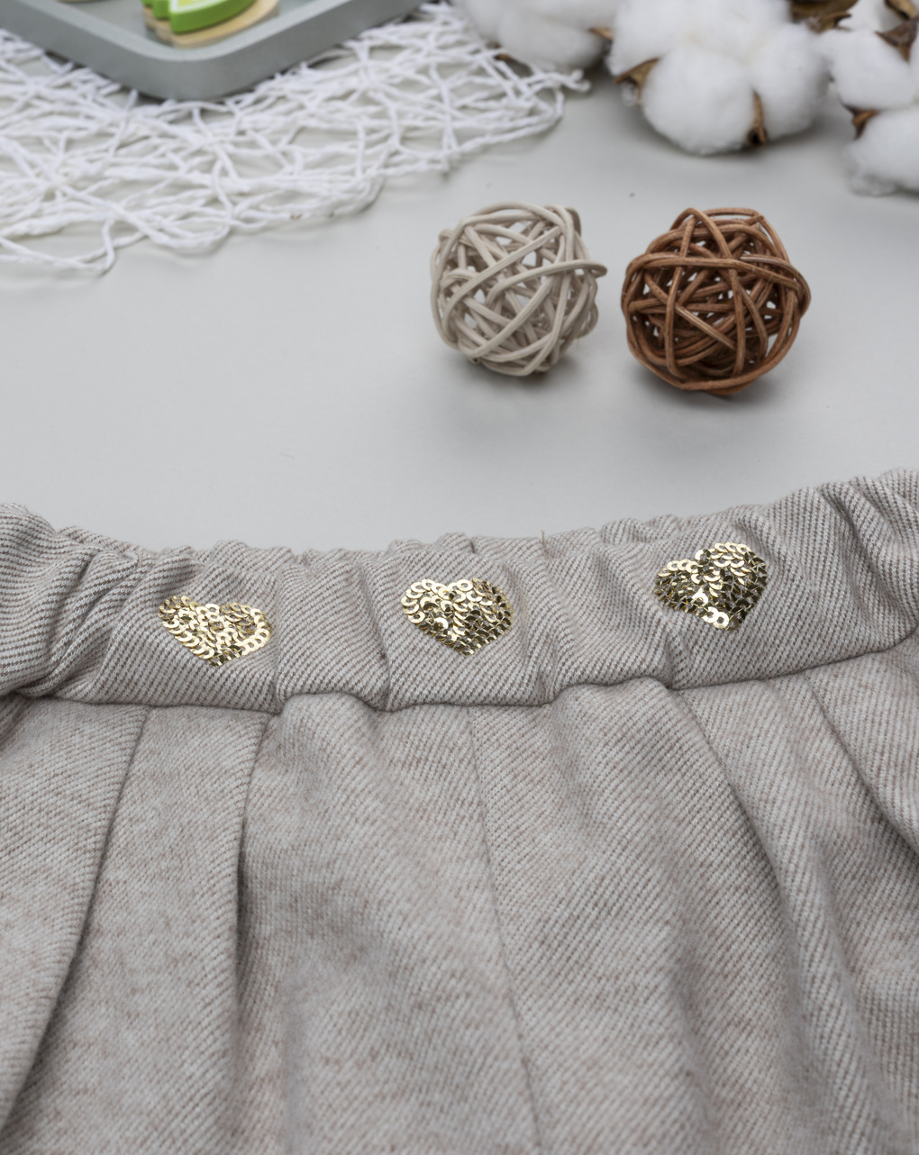 Shorts bimba beige cuori strass