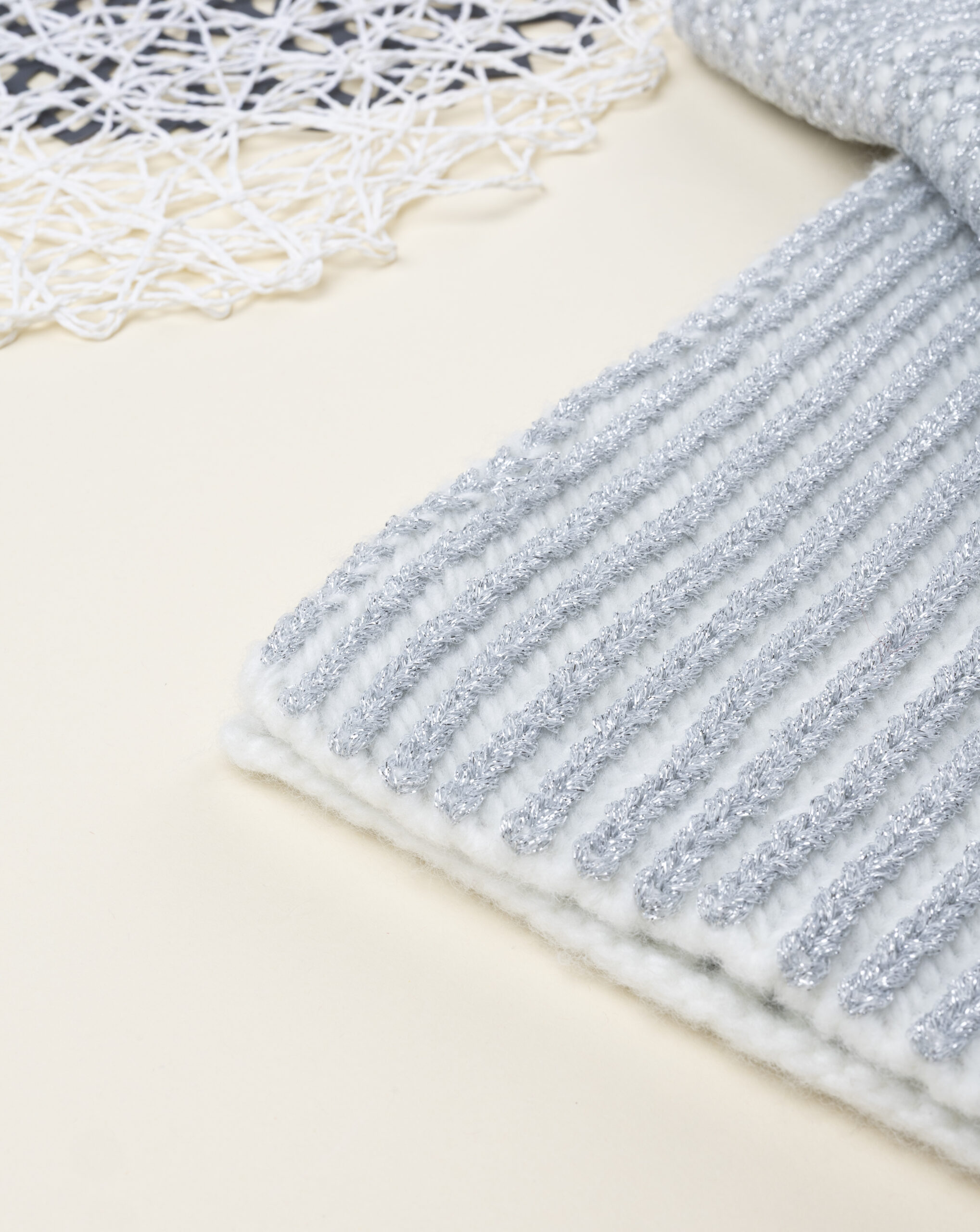 Sciarpa bimba grigia con lurex