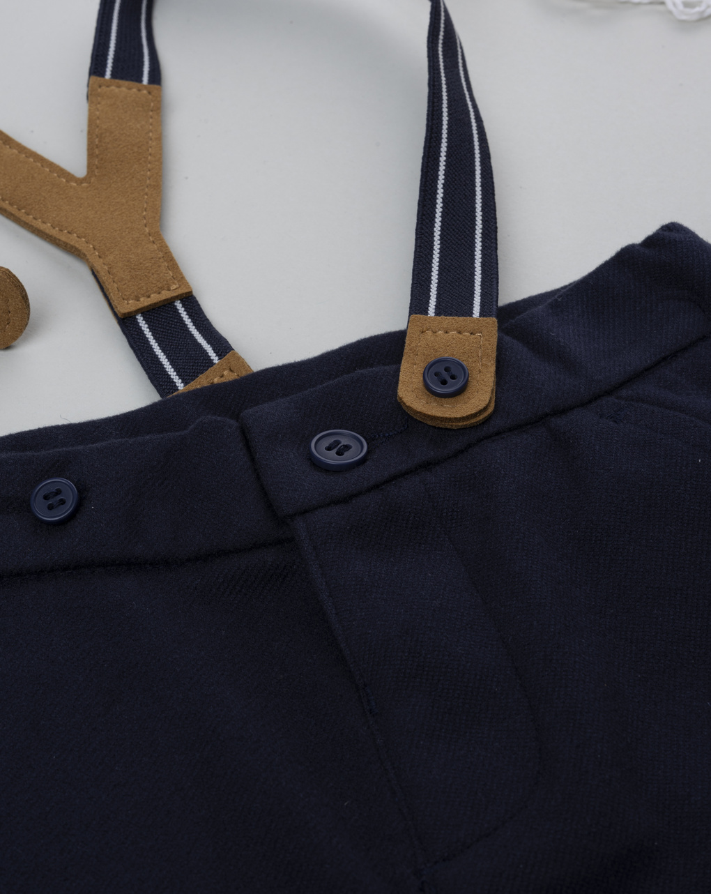 Pantalone con bretelle bimbo blu