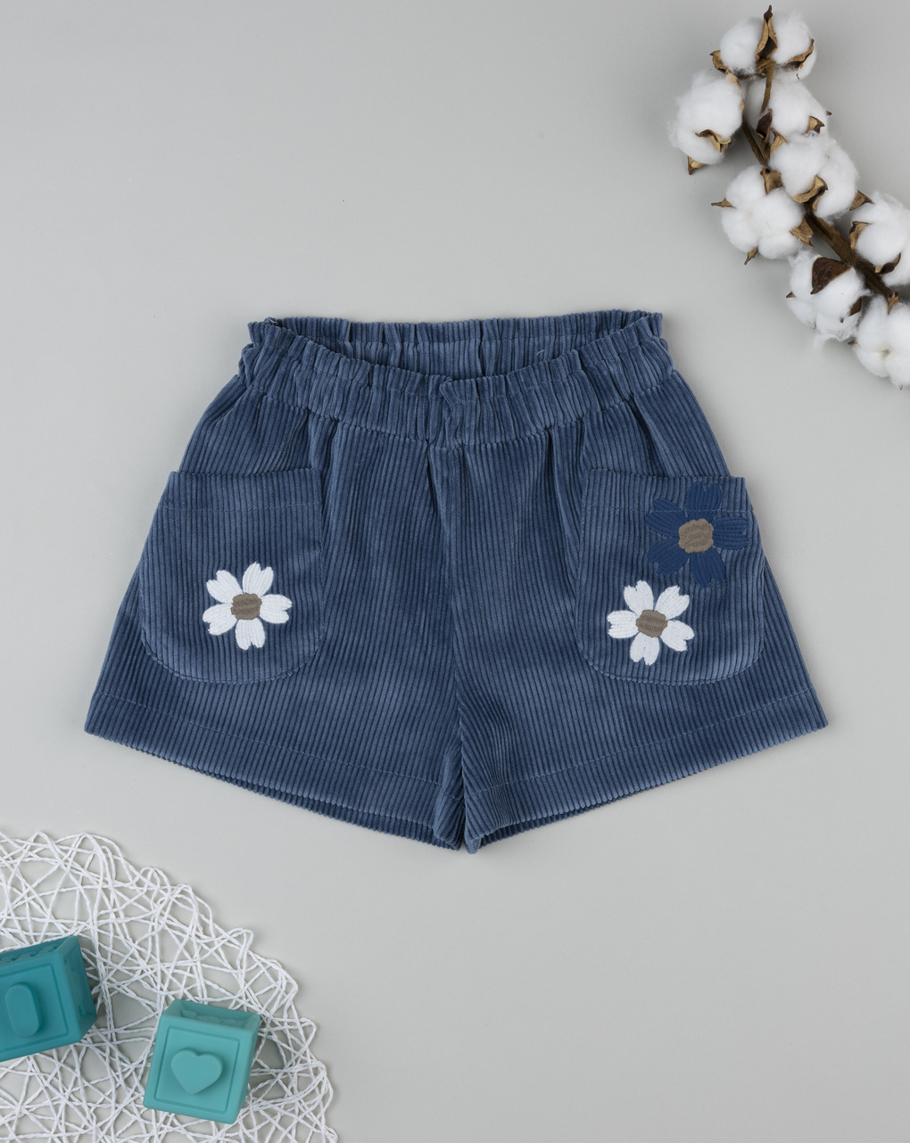 Shorts bimba blu con fiori