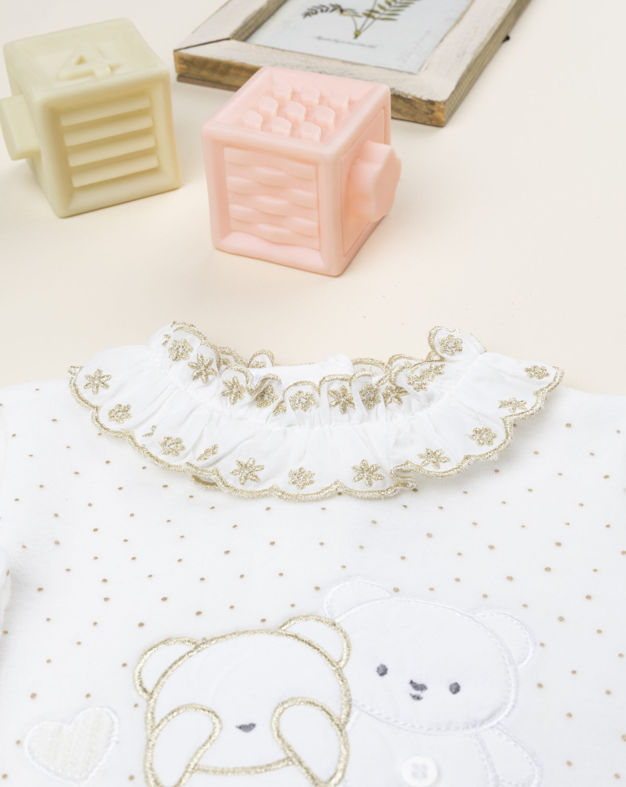 Tutina bimba bianca ricamo oro