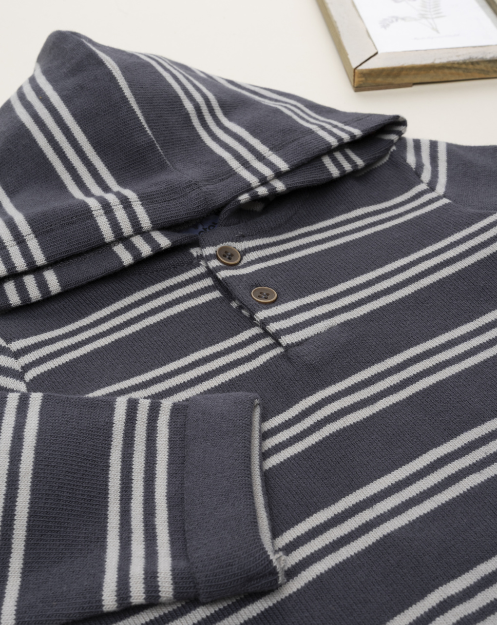 Maglia bimbo rigata grigio/beige con cappuccio