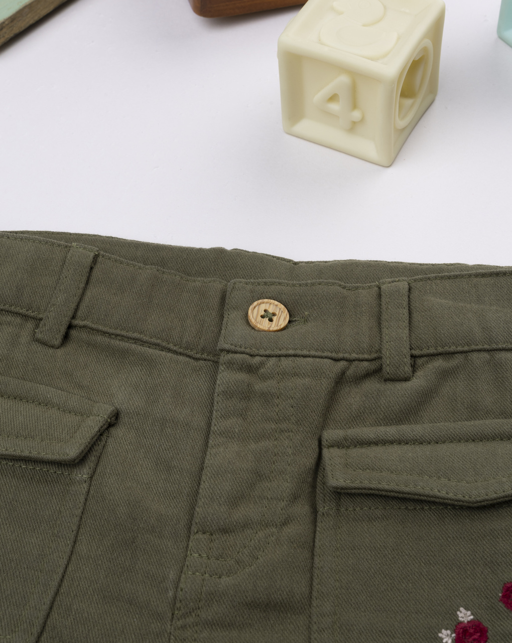 Pantalone bambina verde con ricamo