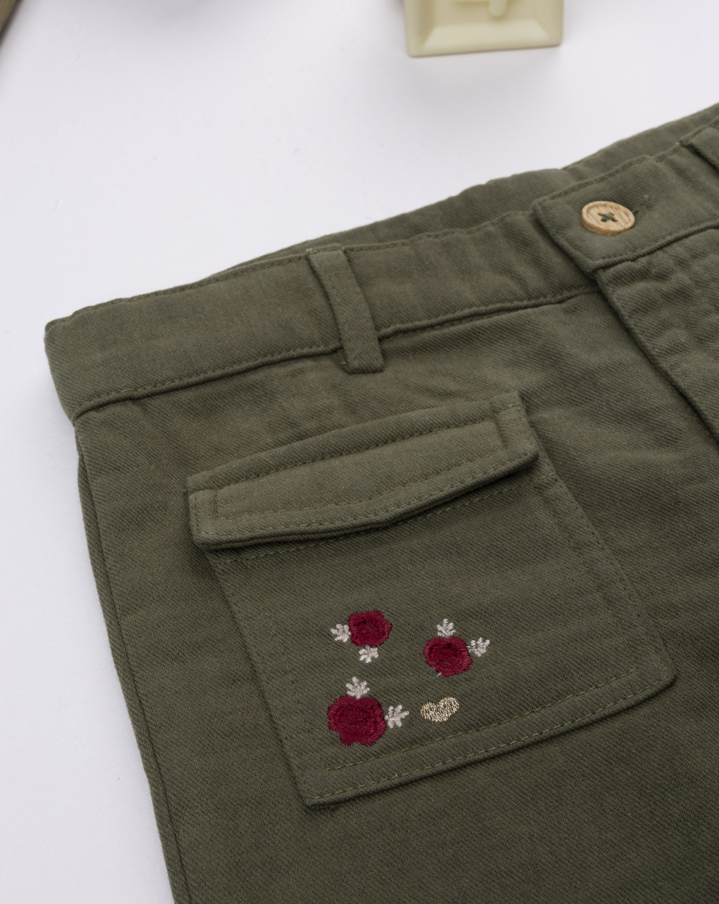 Pantalone bambina verde con ricamo