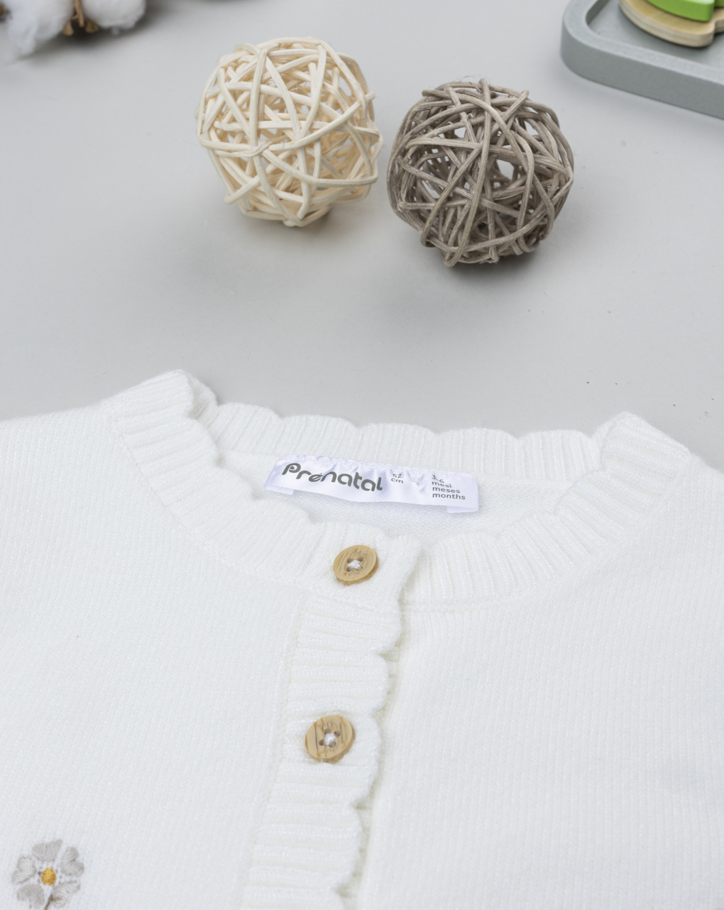Cardigan tricot bimba fiori ricamati