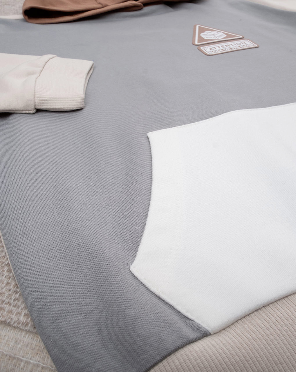 Felpa con cappuccio  bambino colorblock