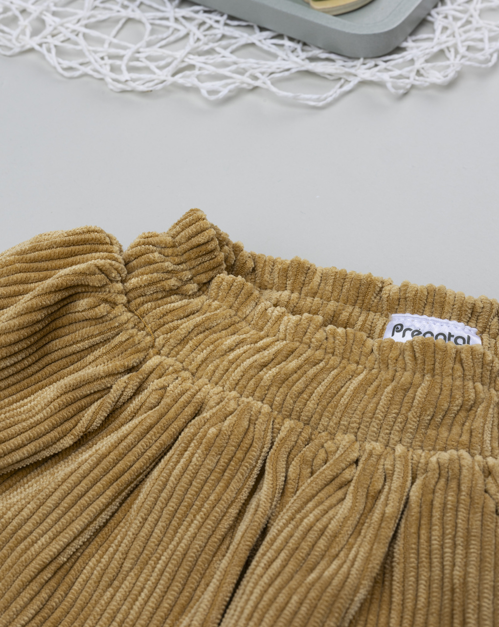 Gonna bimba in velluto marrone con ricami