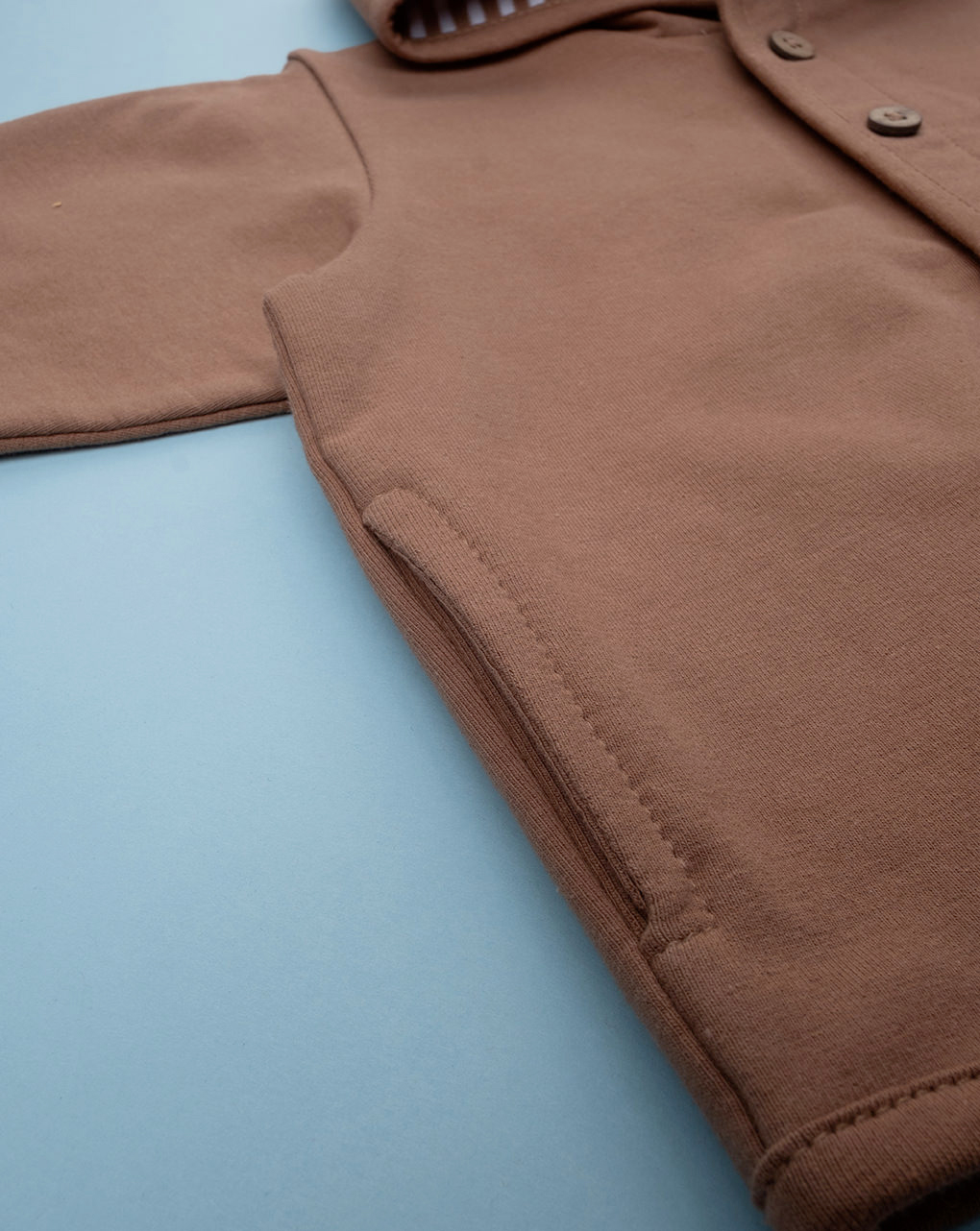 Cardigan bimbo marrone con cappuccio