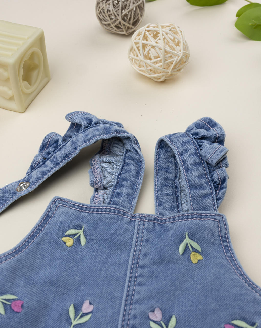 Abito denim bimba ricami allover