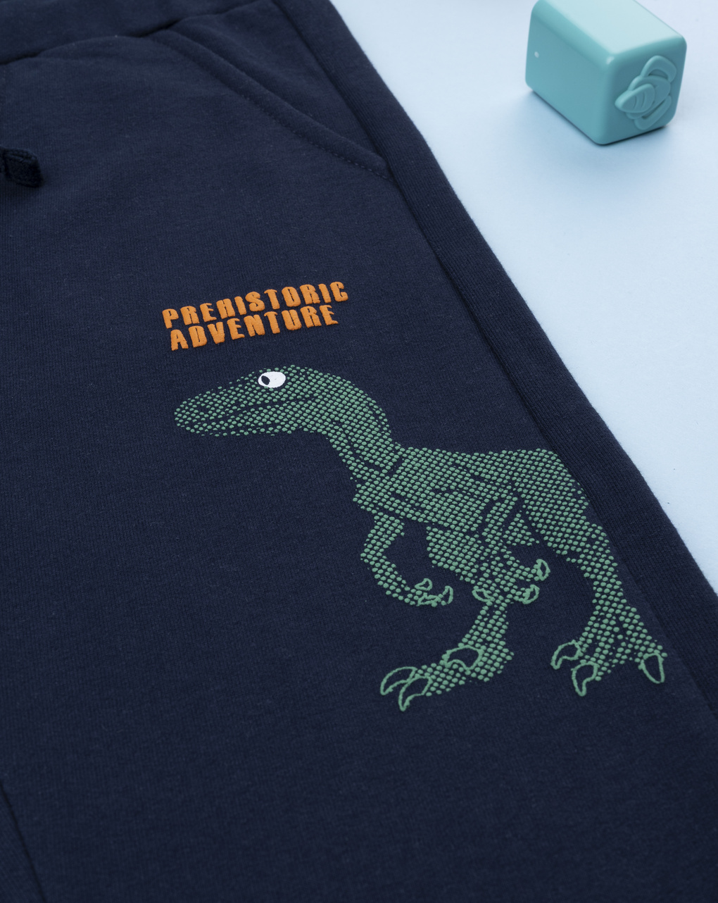 Pantalone bambino blu stampa in rilievo