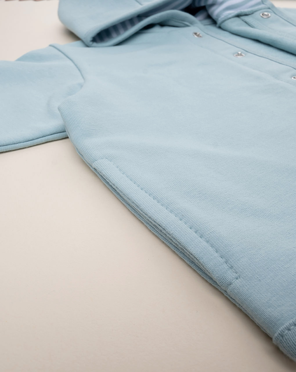 Felpa bimbo azzurra con cappuccio