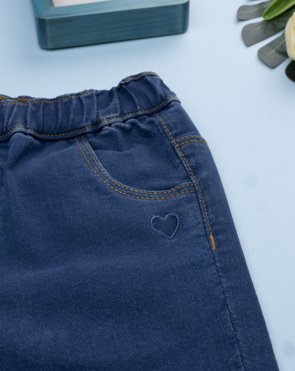 Jeans bimba ricamato