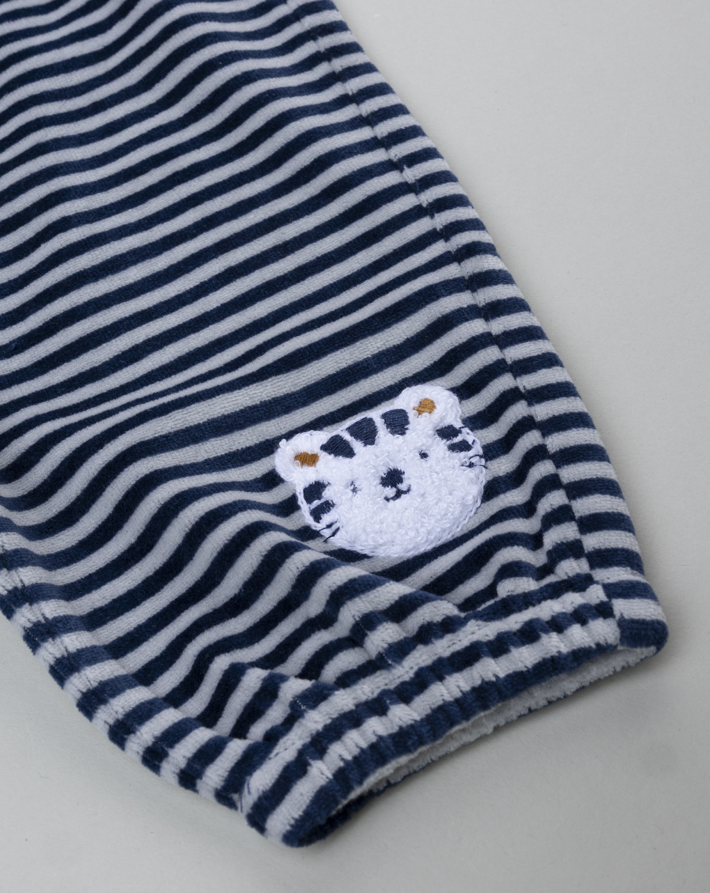 Pantalone bimbo rigato blu con patch