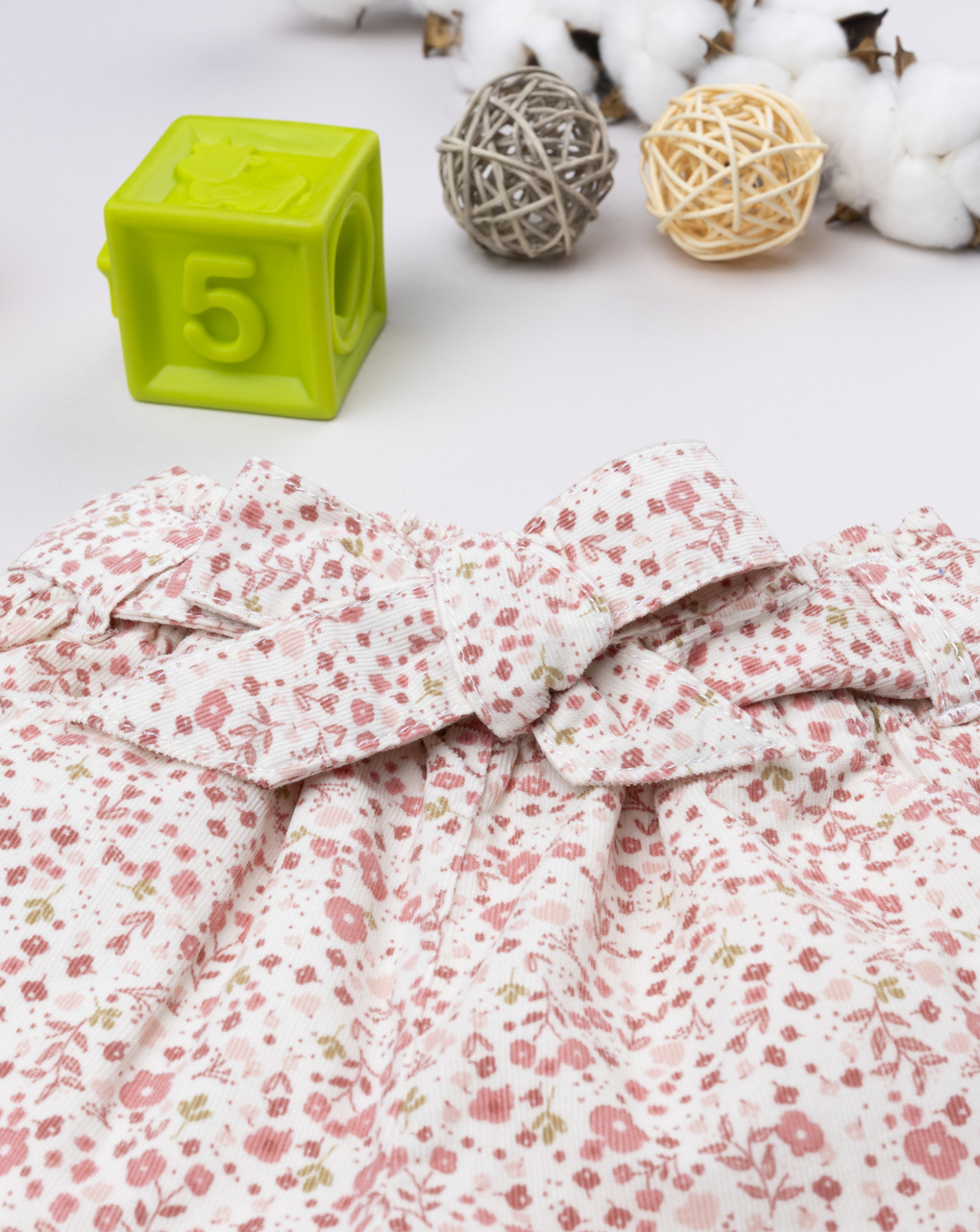 Shorts bimba fiorellini rosa