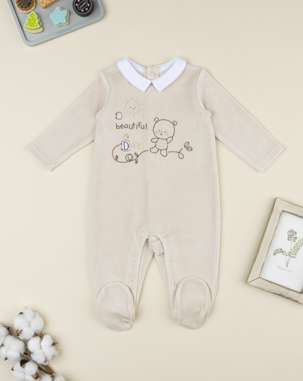Tutina neonato beige con ricami