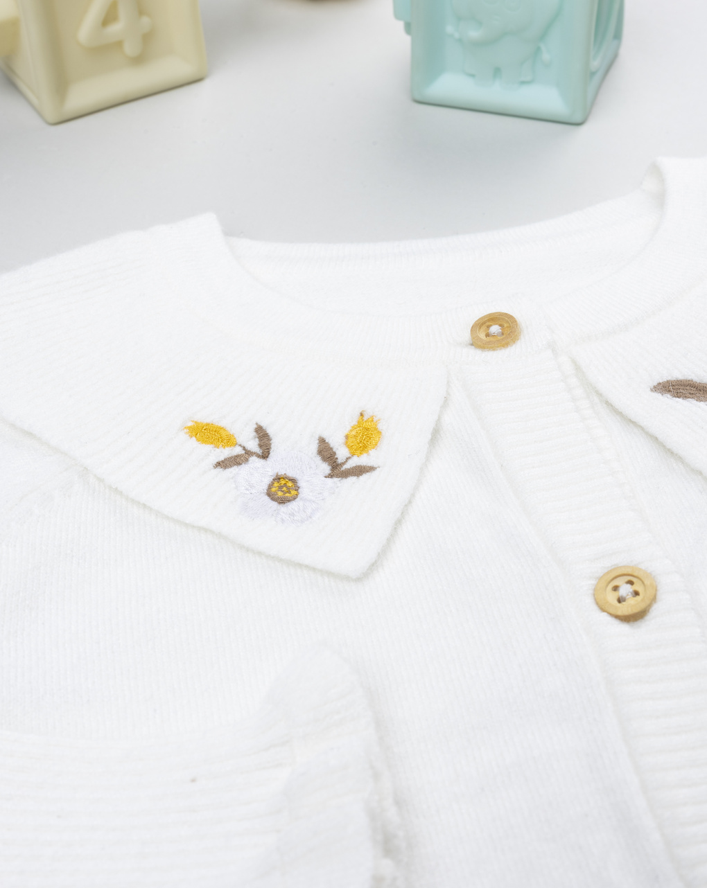 Cardigan bambina bianco con ricami