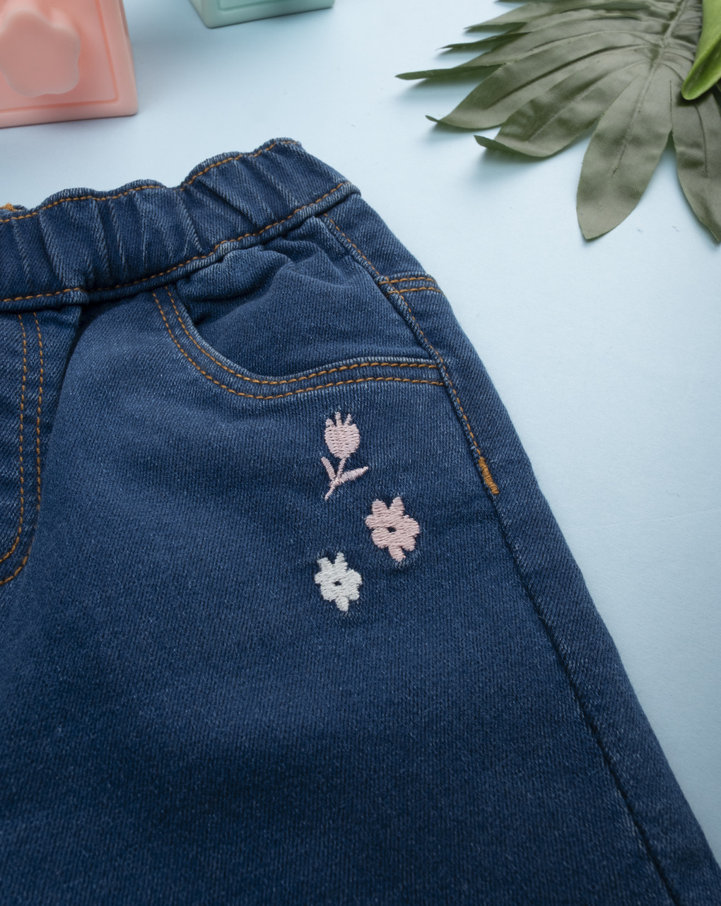 Pantalone zampa denim bimba ricami fiori