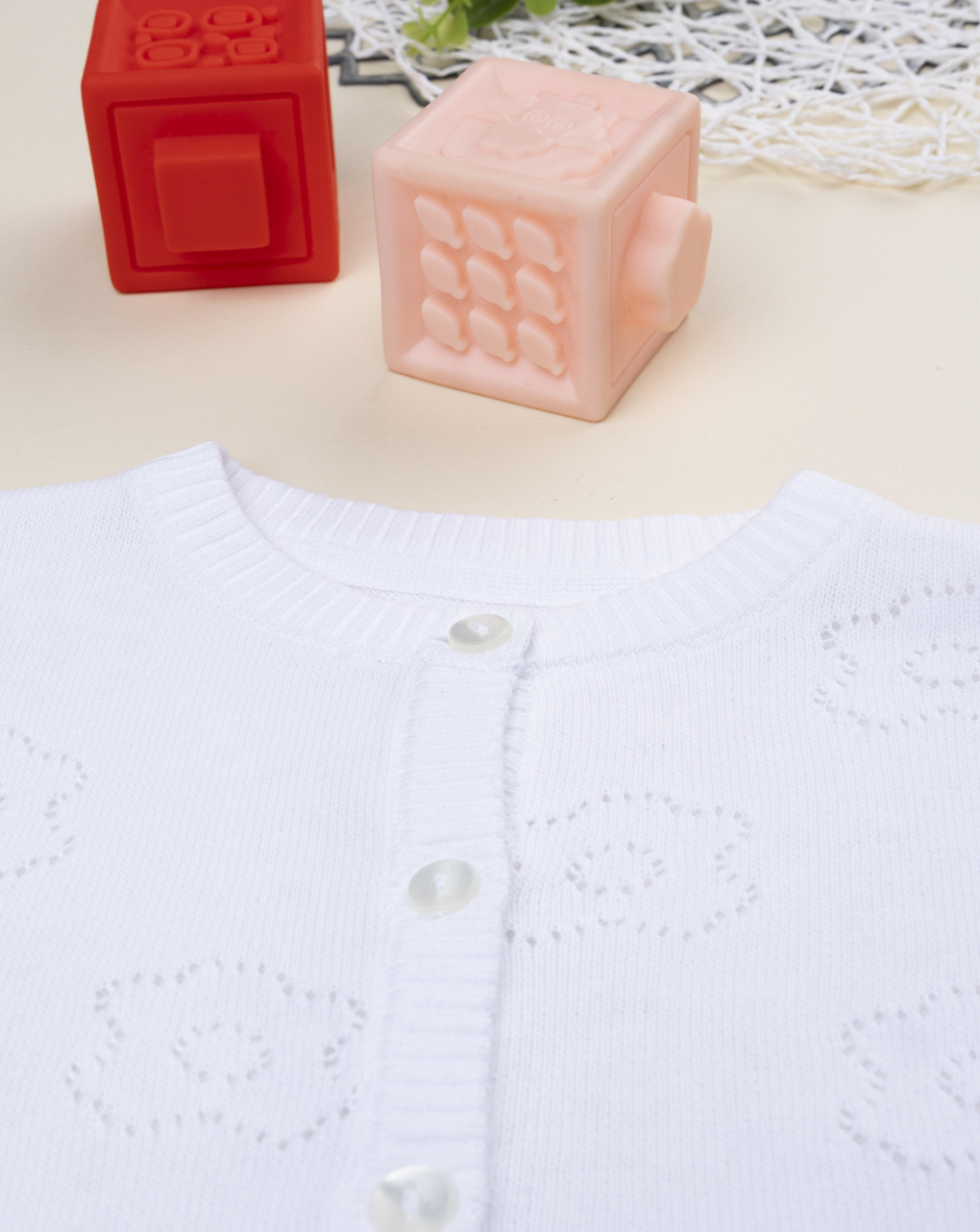 Cardigan bianco traforato bambina