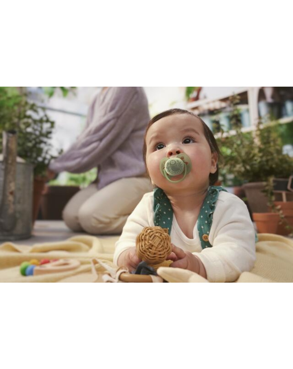 Succhietti ultra soft 6-18m pastello giallo e verde con decorazioni, a base vegetale - set da 2 ciucci - philips avent