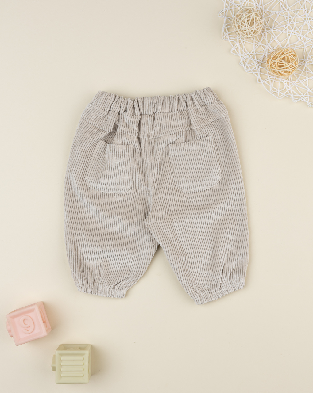 Pantaloni coste beige bimba con ricamo
