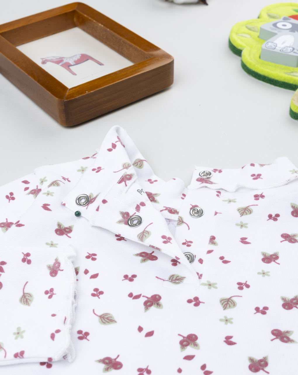 T-shirt bianca bimba foglie allover