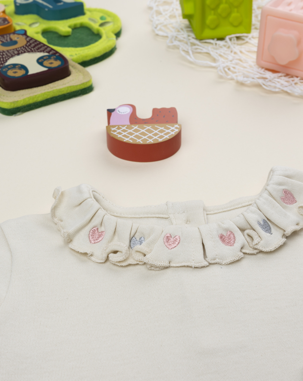 T-shirt bimba panna ricami girocollo