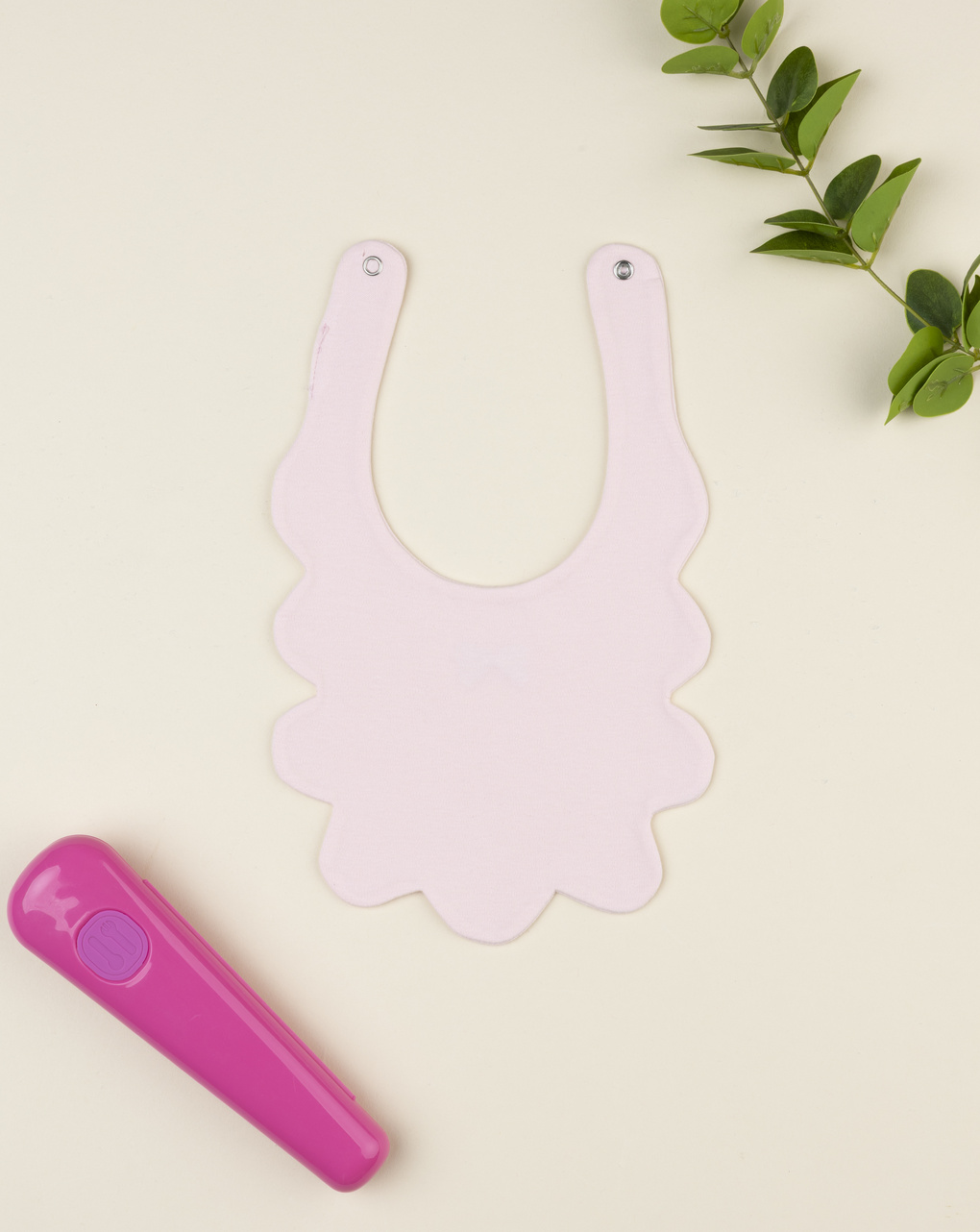 Bavaglino bimba rosa ricamo fiocco