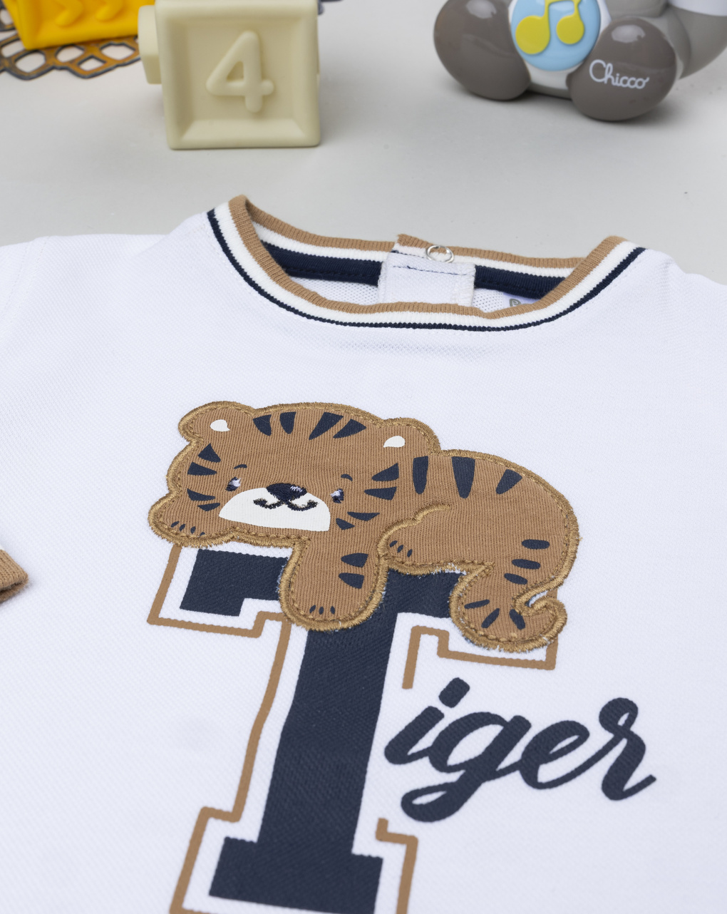 T-shirt bimbo bianca stampa e patch tigre