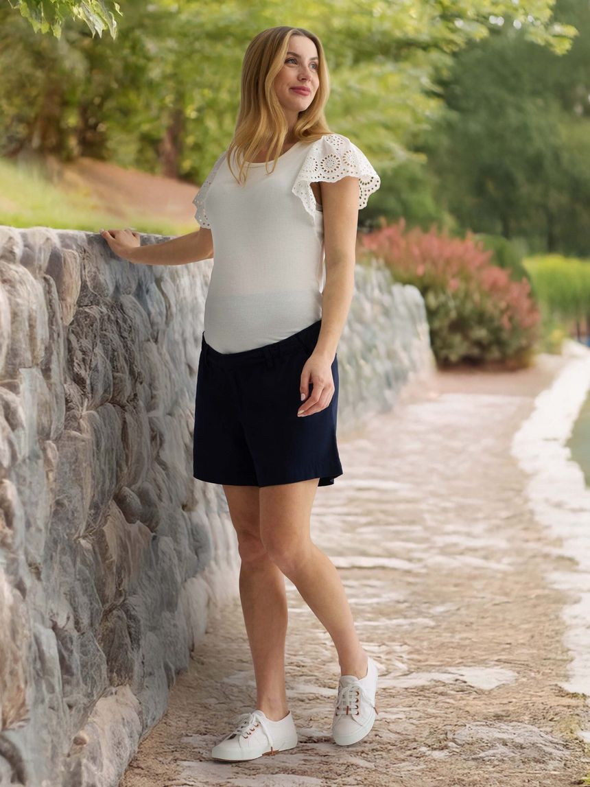 T-shirt bianca con maniche sangallo