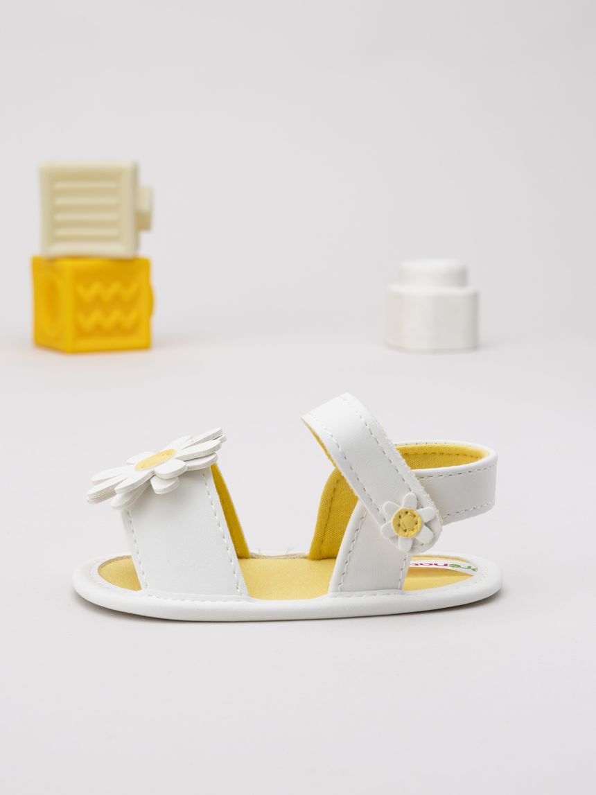 Sandalo bianco neonata margherita