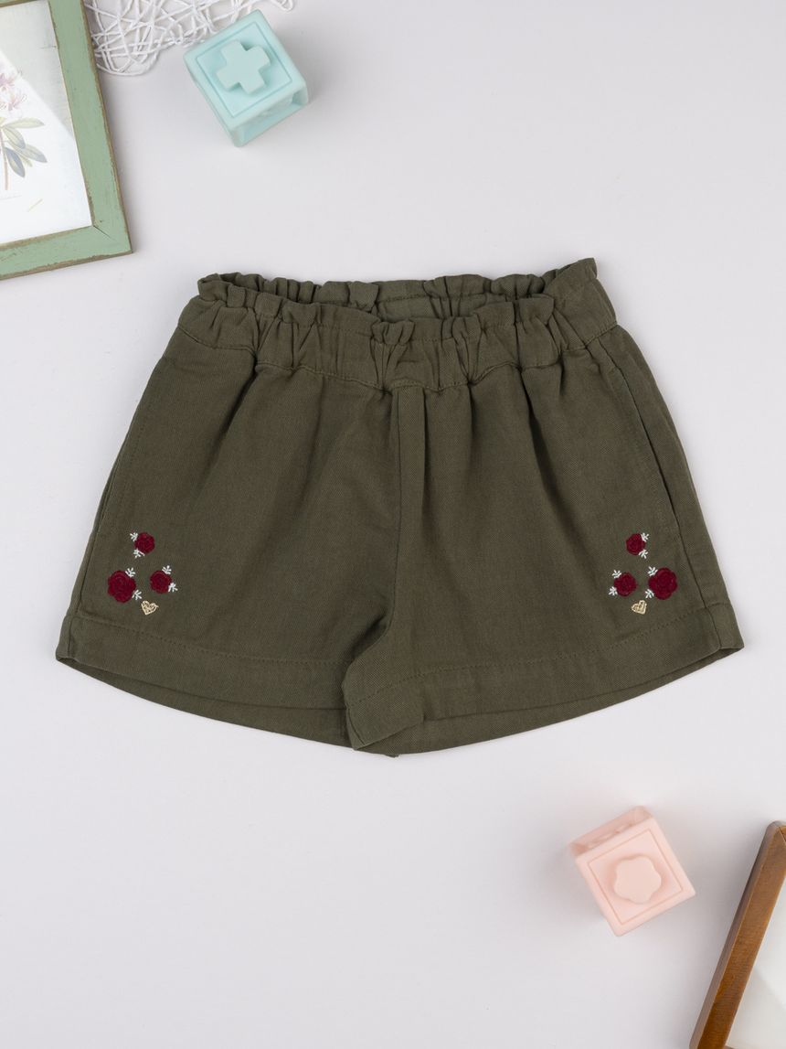 Shorts bimba verde con ricami