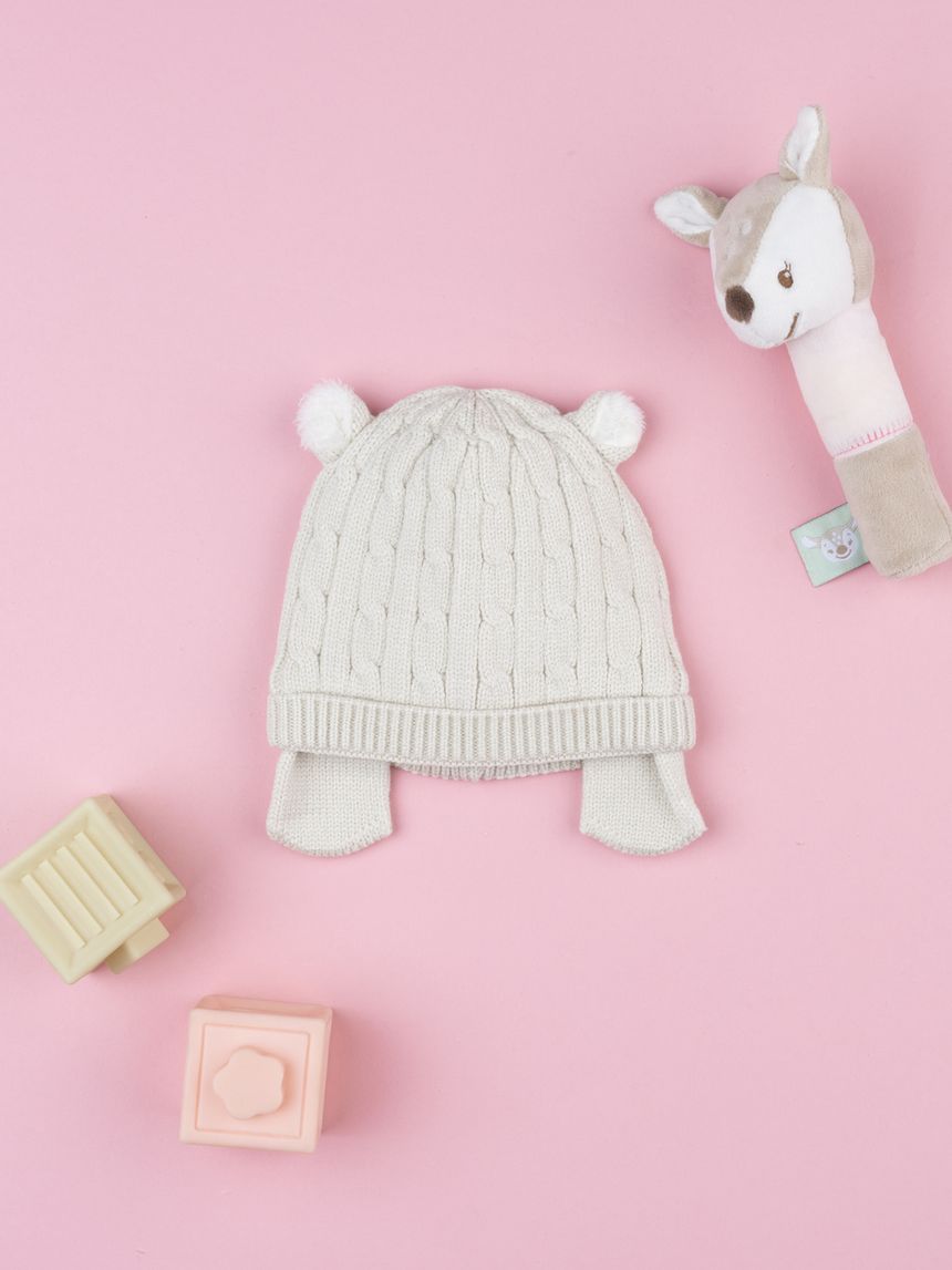 Cappello in tricot beige con orecchie
