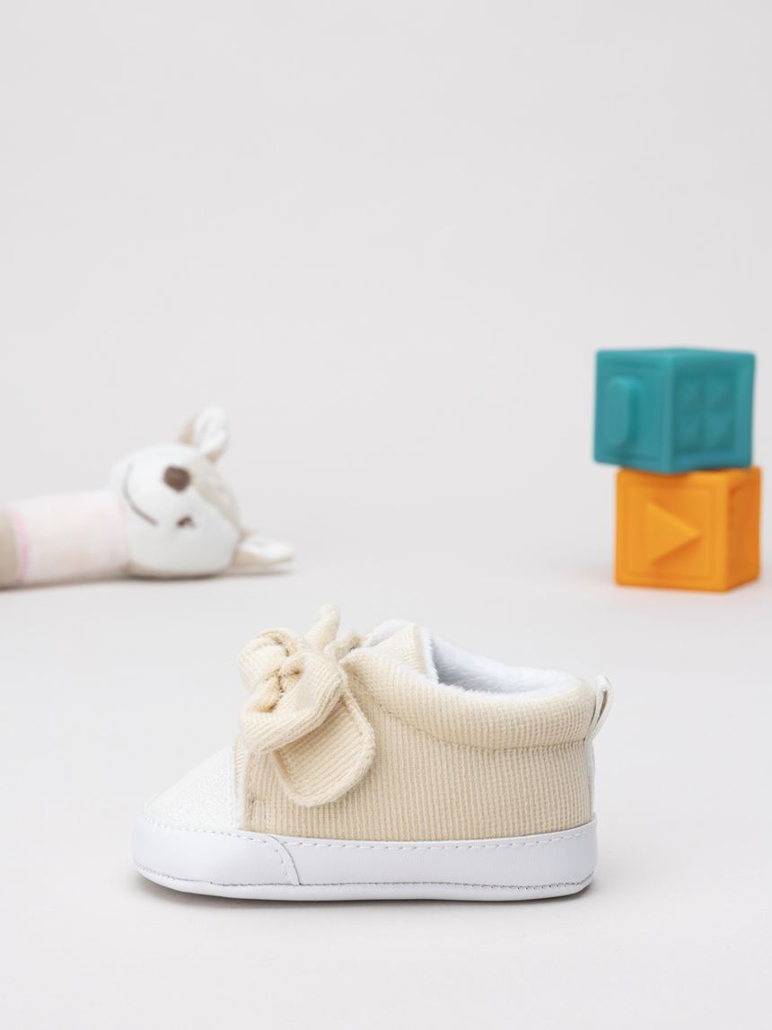 Scarpine neonata beige con fiocco