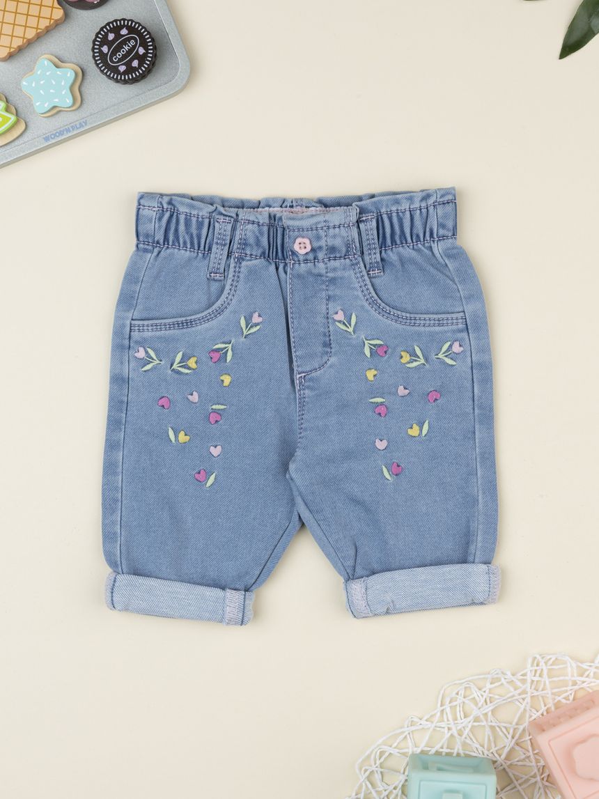 Jeans neonata con ricamo