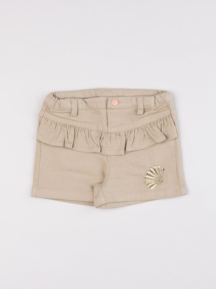 Shorts bimba denim beige con volant e ricamo conchiglia
