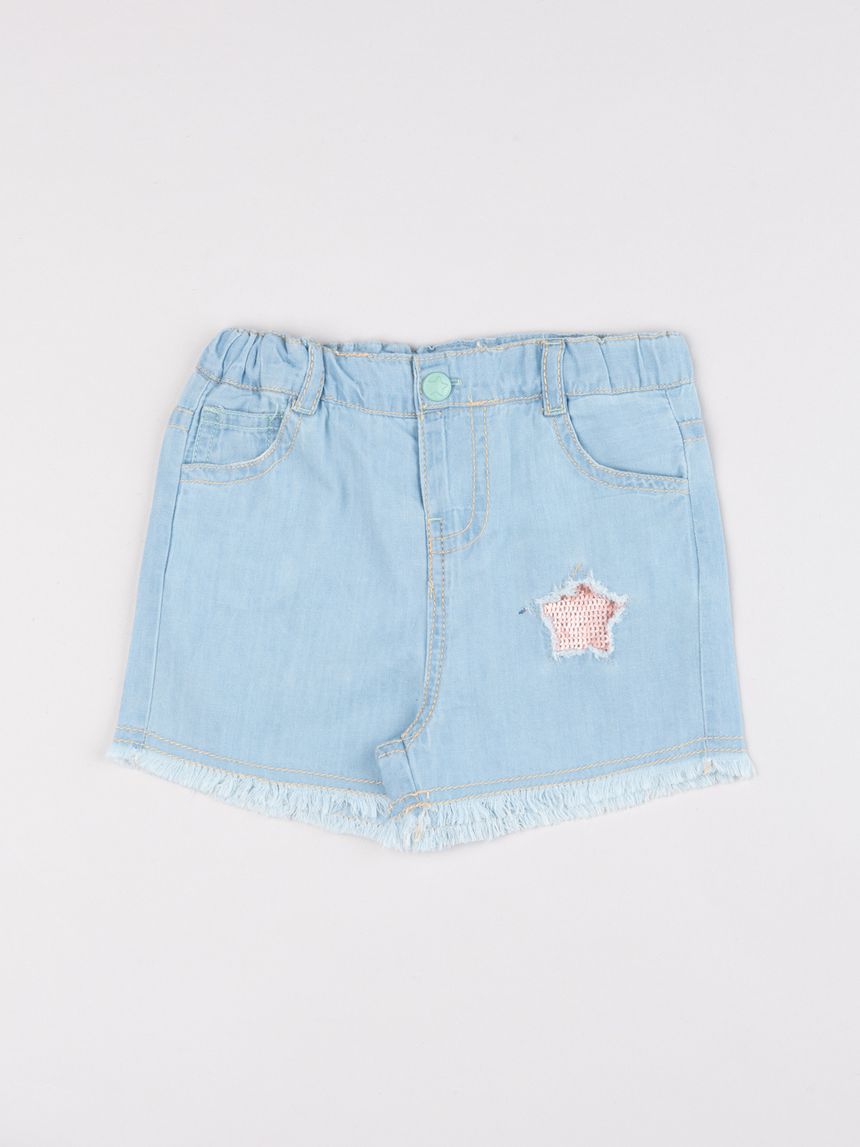 Shorts bimba in denim chiaro con applicazione stella