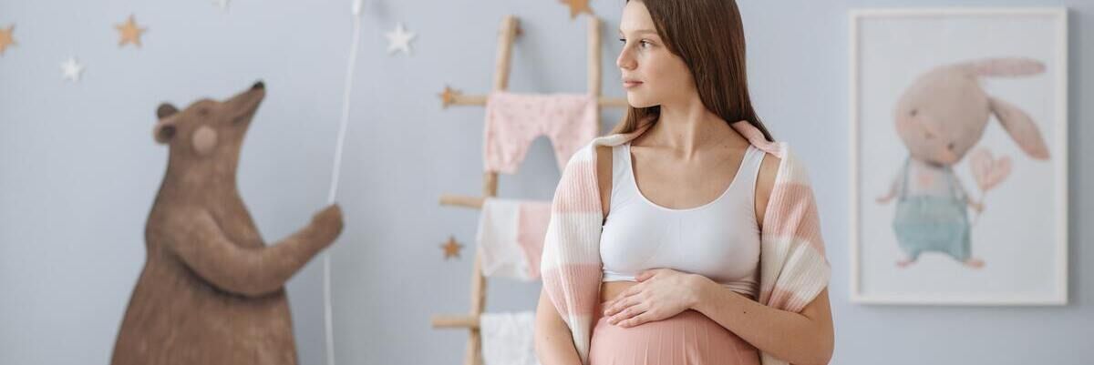 Abbigliamento passpartout tra pancia e pancione