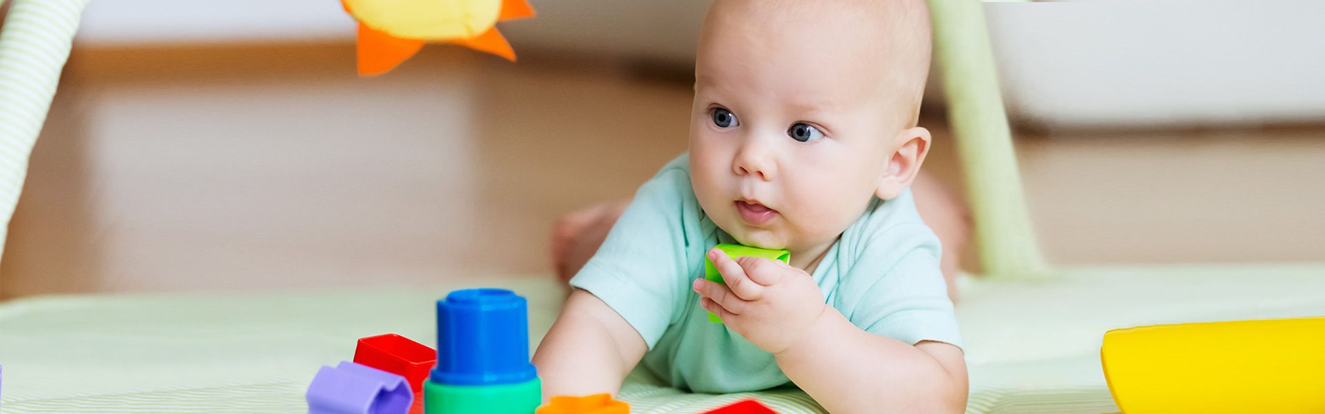 Idee-gioco per neonati: la soluzione è più vicina di quanto pensi.