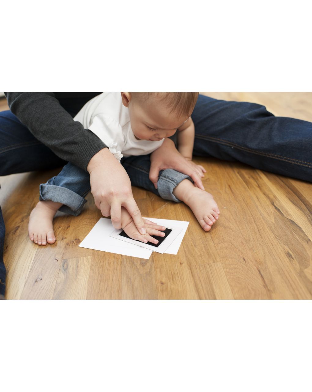 Cornice da parete bianca