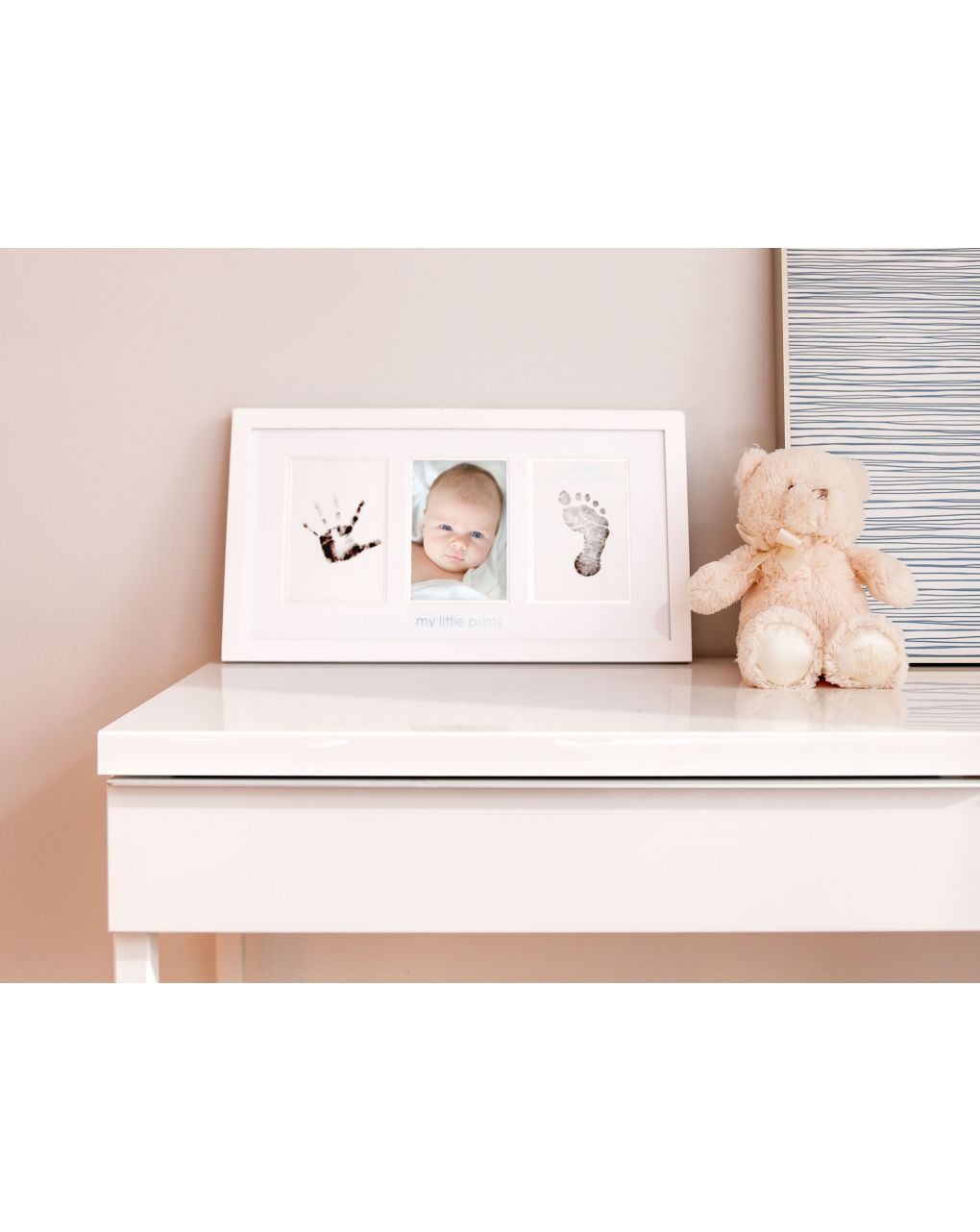 Cornice da parete bianca