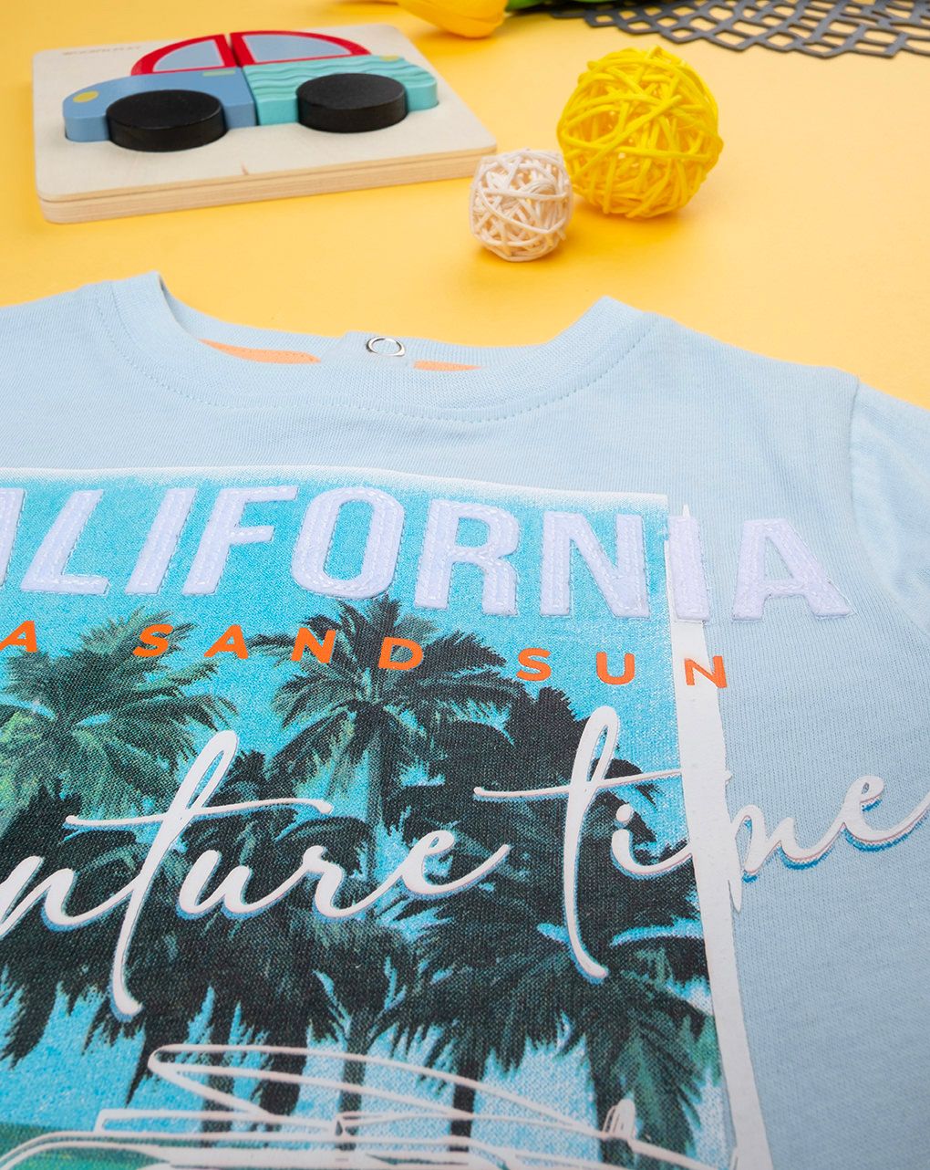 T-shirt bimbo azzurra "california"