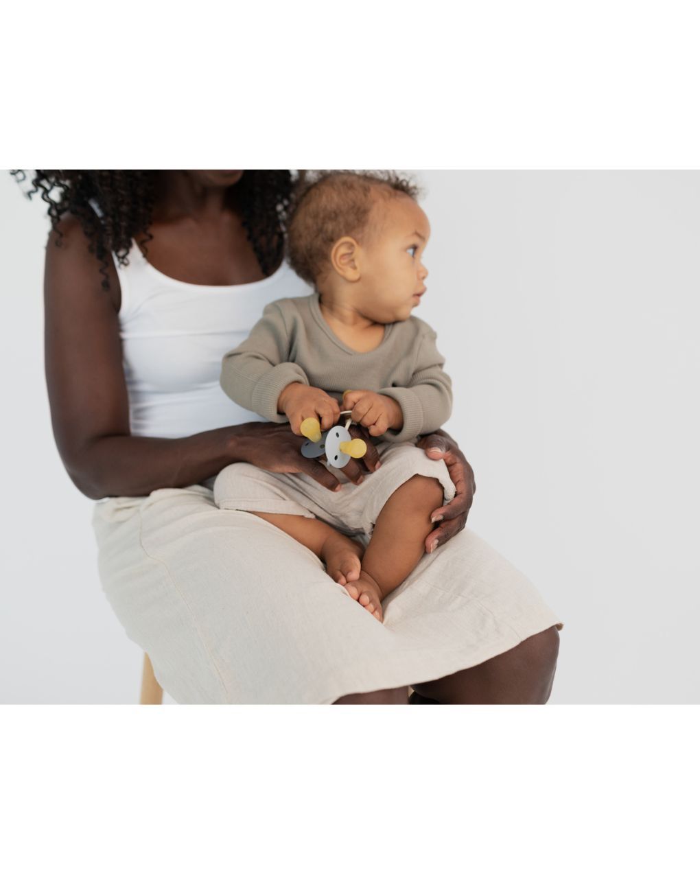 Set 2 ciucci tettarella anatomica in gomma naturale 6/18 mesi - colore baby blue e petrolio - bibs